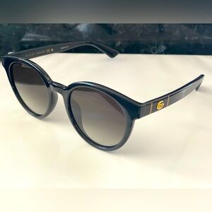 Gucci Cat Eye Injected Sunglasses